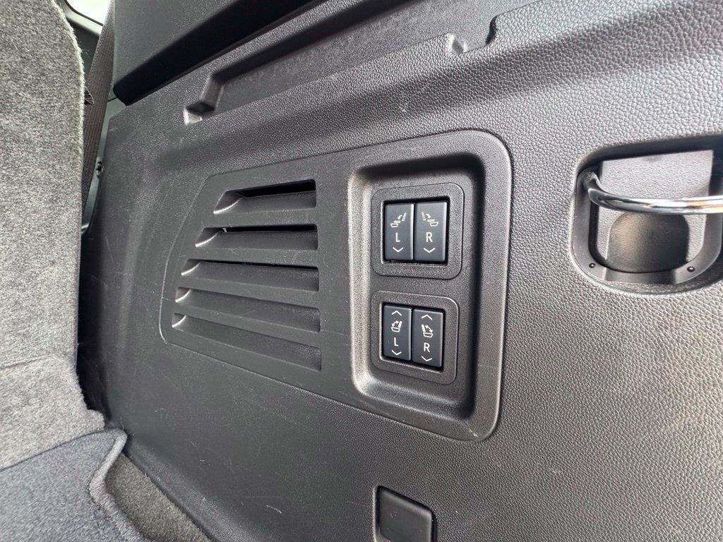 Used 2025 Chevrolet Traverse RS AWD/4WD image 43