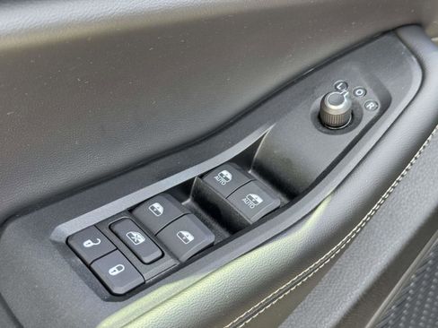 Certified 2025 Jeep Grand Cherokee Altitude AWD/4WD image 17