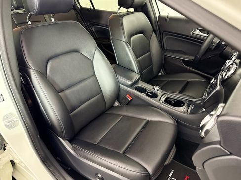 Used 2018 Mercedes-Benz GLA 250 4MATIC image 32