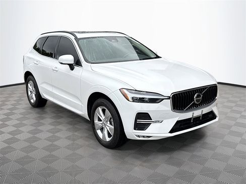 Used 2022 Volvo XC60 B5 Momentum image 4