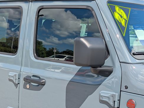 Used 2025 Jeep Gladiator Mojave w/ Safety Group image 10