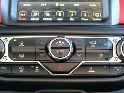 Used 2023 Jeep Wrangler Rubicon image 16