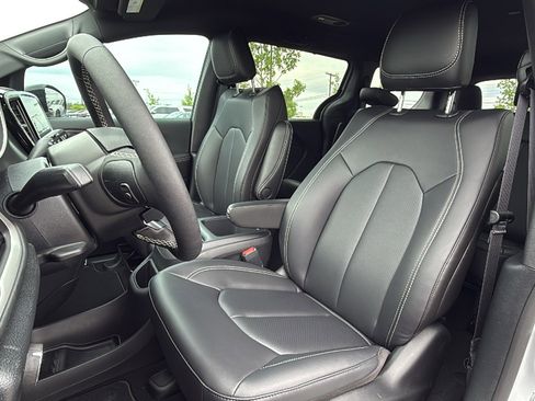 New 2026 Chrysler Voyager LX image 15