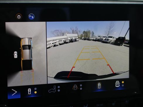 Used 2023 Chevrolet Colorado Z71 w/ Z71 Convenience Package 2 image 23