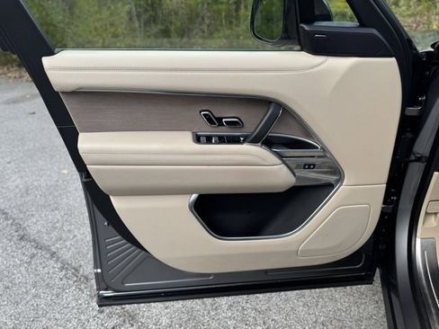 Used 2023 Land Rover Range Rover SE image 10