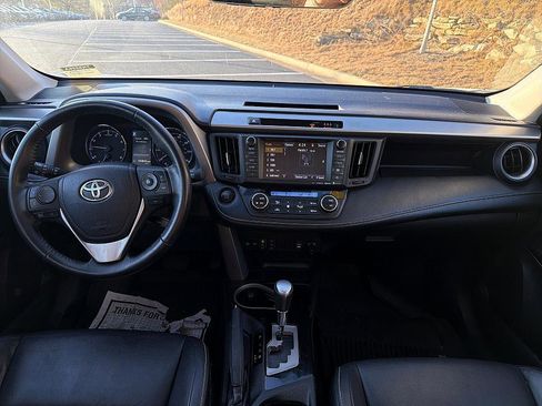 Used 2018 Toyota RAV4 Limited image 19