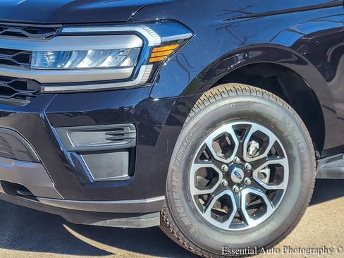 Used 2024 Ford Expedition XLT image 4