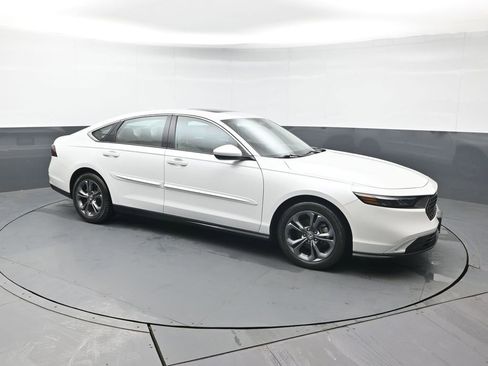Used 2023 Honda Accord EX image 8