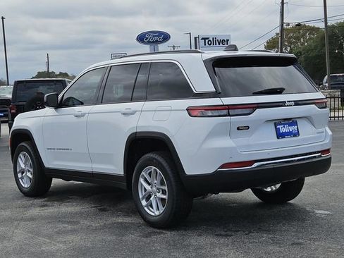 New 2025 Jeep Grand Cherokee Laredo image 7