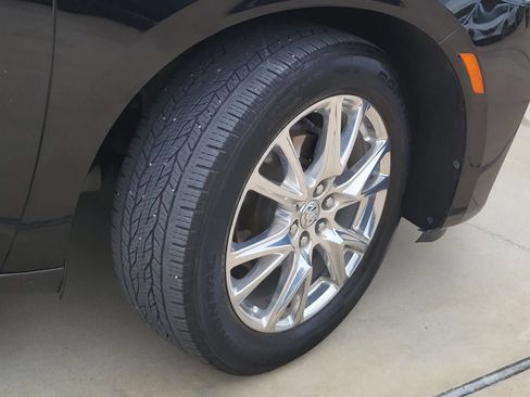Used 2023 Buick Enclave Essence w/ Experience Buick Package FWD image 5
