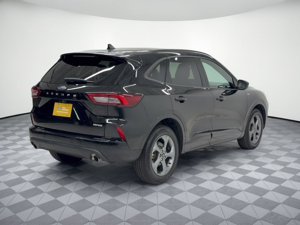 Certified 2023 Ford Escape ST-Line w/ Tech Pack #1 AWD/4WD image 9