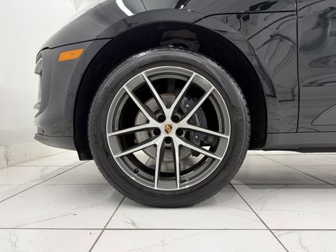 Certified 2025 Porsche Macan image 16