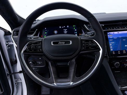 Used 2022 Jeep Grand Cherokee Overland w/ Luxury Tech Group IV image 34