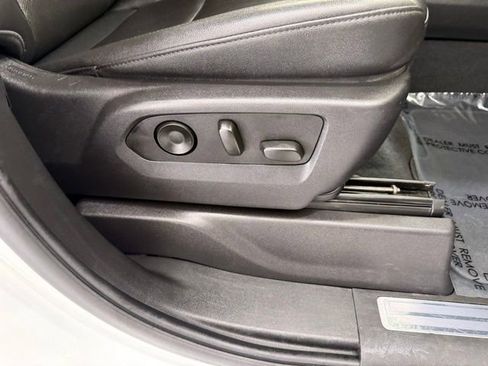 Used 2024 GMC Sierra 3500 SLT w/ SLT Premium Package image 23