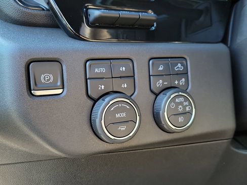 Used 2022 Chevrolet Silverado 1500 ZR2 w/ Technology Package AWD/4WD image 10