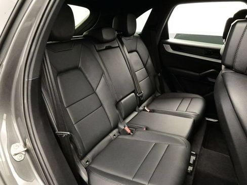 Certified 2025 Porsche Cayenne AWD/4WD image 15