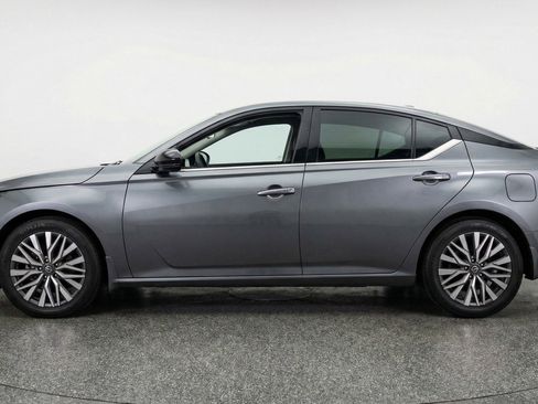 Used 2025 Nissan Altima 2.5 SV FWD image 5