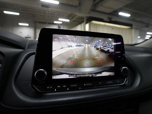 Used 2024 Nissan Rogue S FWD image 19