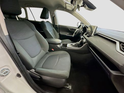 Used 2025 Toyota RAV4 LE image 32