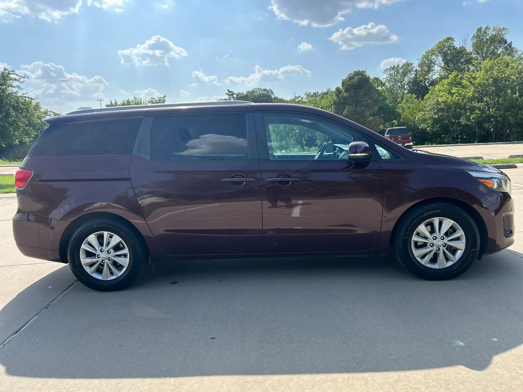 Used 2017 Kia Sedona LX w/ LX Essentials Premium Package FWD image 5