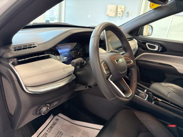 Used 2023 Jeep Compass Limited w/ Sun and Sound Group AWD/4WD image 19
