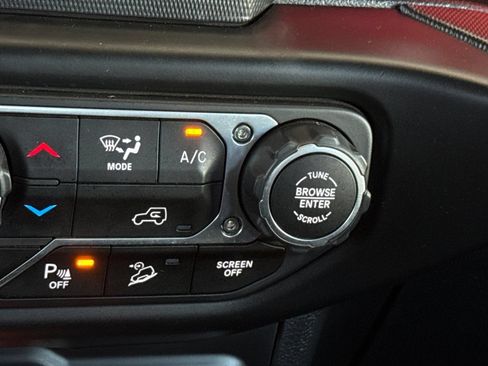 Used 2020 Jeep Wrangler Unlimited Rubicon w/ LED Lighting Group AWD/4WD image 28