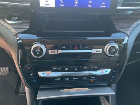 Used 2023 Ford Explorer Limited image 17