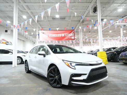 Used 2024 Toyota Corolla SE image 2