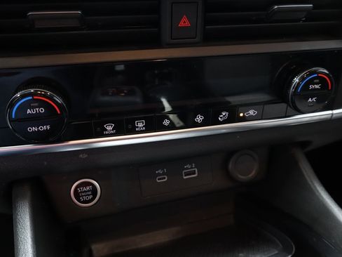 Certified 2023 Nissan Rogue SV image 34