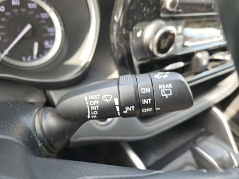 Used 2022 Toyota Highlander XLE FWD image 48