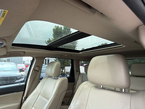 Used 2015 Jeep Grand Cherokee Limited w/ Luxury Group II AWD/4WD image 18