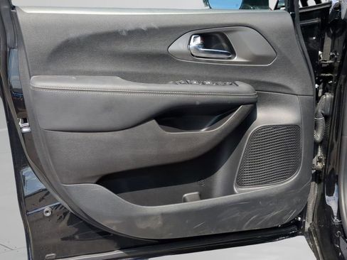 New 2025 Chrysler Voyager LX image 12