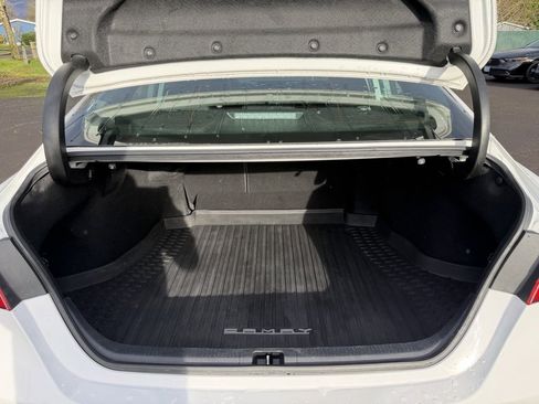 Used 2022 Toyota Camry SE image 11