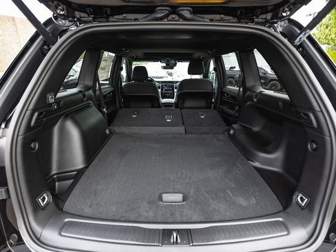 New 2025 Jeep Grand Cherokee Laredo X w/ Luxury Tech Group I image 33