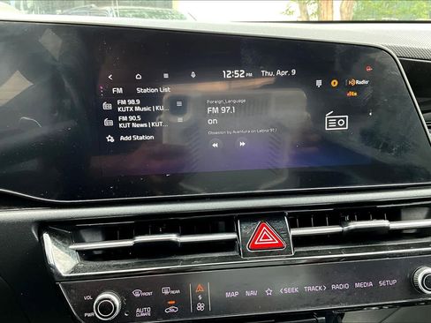 Used 2023 Kia Niro EX image 31