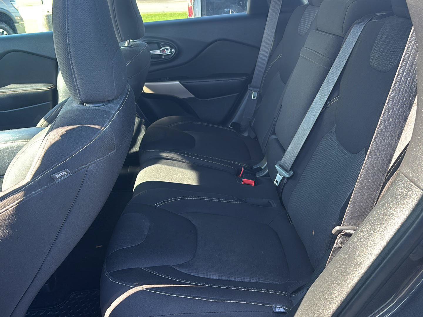 Used 2018 Jeep Cherokee Latitude w/ Quick Order Package 26T AWD/4WD image 19