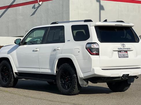 Used 2022 Toyota 4Runner SR5 Premium w/ Moonroof Package image 7