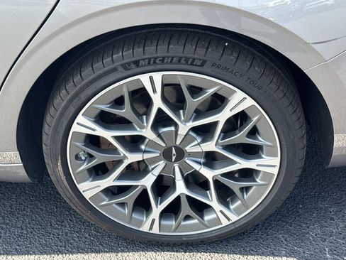 Used 2025 Genesis G90 3.5T AWD/4WD image 19