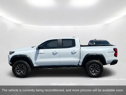 Used 2024 Chevrolet Colorado ZR2 w/ Technology Package AWD/4WD image 9