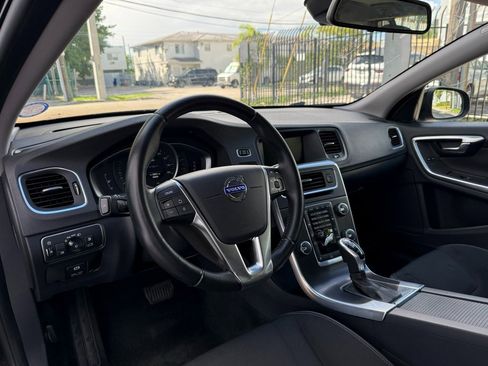 Used 2015 Volvo V60 T5 image 7