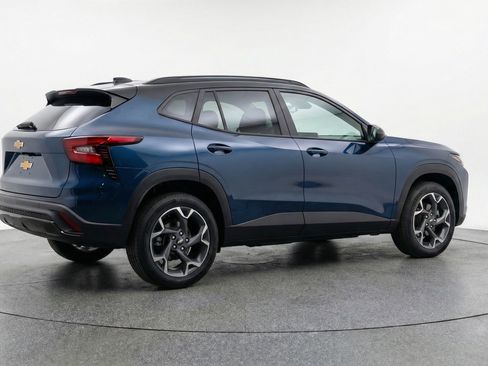 Used 2025 Chevrolet Trax LT image 9