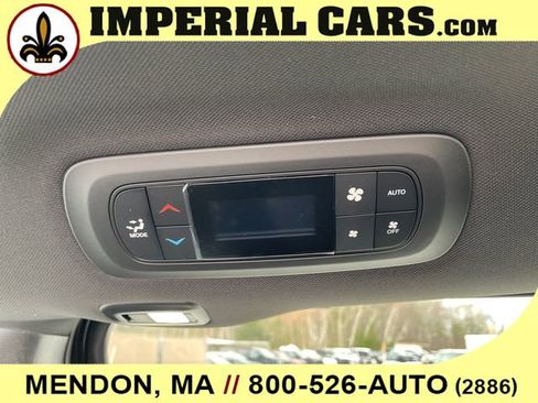 New 2026 Chrysler Pacifica Select image 21