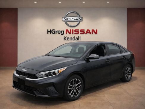 Used 2023 Kia Forte LXS FWD image 3