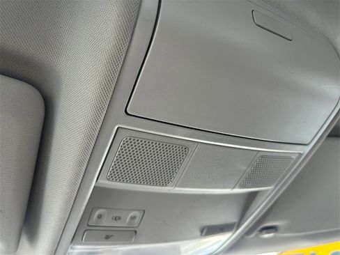 Used 2017 Volkswagen Tiguan Limited w/ Premium Package image 20