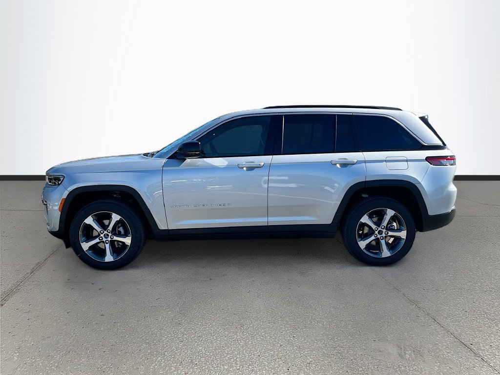 New 2026 Jeep Grand Cherokee Limited w/ Trailer Tow Package RWD image 4