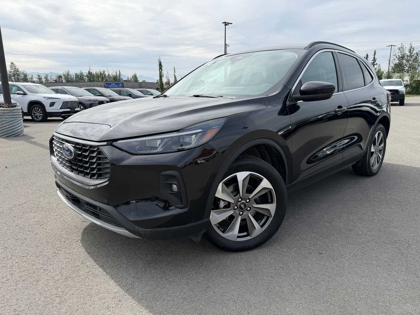 Used 2025 Ford Escape Platinum AWD/4WD image 1