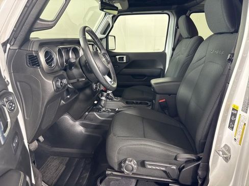 Used 2022 Jeep Wrangler Unlimited Sahara w/ Cold Weather Group image 11