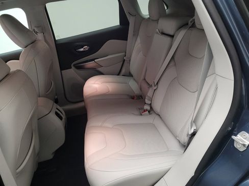 Used 2021 Jeep Cherokee Limited image 18