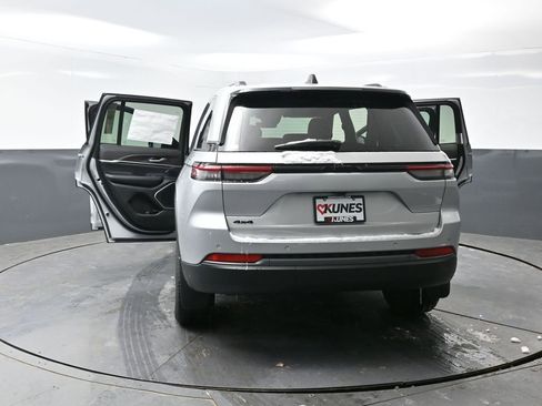 New 2026 Jeep Grand Cherokee Limited w/ Limited Altitude Package AWD/4WD image 46