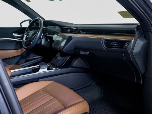 Used 2022 Audi e-tron Premium Plus image 7